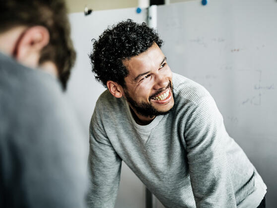 私たちの目標は、従業員が持続的に満足することです。